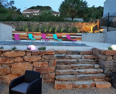 Villa Marie Abendstimmung - Blick von der Terrasse auf den Pool